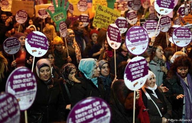 تظاهرات هزاران نفر در استانبول علیه اعمال خشونت بر زنان